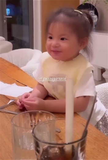 Cô ca sí @Pamela Hải Đường 🌺 xin hát 1 bài