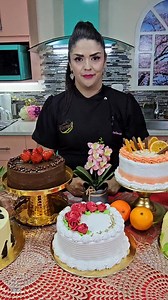 QUEQUES DE LA ABUELA PARA CELEBRACIONES Y CUMPLEAÑOS RECETARIO ESPECIAL DE LUJO CON RECETAS DE NUESTRAS ABUELAS CON ESOS PASTELES DE MIGA DENSA Y DELICIOSA sale el 1 de mayo no se lo pierda que esta en promocion hasta ese día CONTENIDO: 1. Queque de natilla tradicional de la abuela con lustre de suspiro o merengue italiano 2. Queque de limón con lustre cremoso de limón 3. Queque fantasía de naranja y leche agria con lustre de marsmellos 4. Queque sedoso de higos con caramelo 5. Queque de chocola