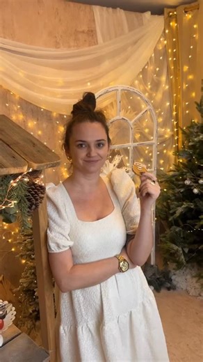 Wiem, jak to jest. Czas leci jak szalony, a Ty nadal nie masz przygotowanych prezentów dla pracowników i kontrahentów. Ale spokojnie — nie musisz wybierać szybkich, oklepanych rozwiązań jak alkohol czy słodycze. Wystarczy, że do mnie napiszesz, a zaproponuję wyjątkowe prezenty z personalizacją, które naprawdę robią ogromne wrażenie. ✨🎁 Mamy 8 lat doświadczenia i współpracujemy z markami takimi jak Motor Lublin, Porsche, Lamborghini czy Bentley. Możesz spokojnie nam zaufać — tworzymy prezenty, k