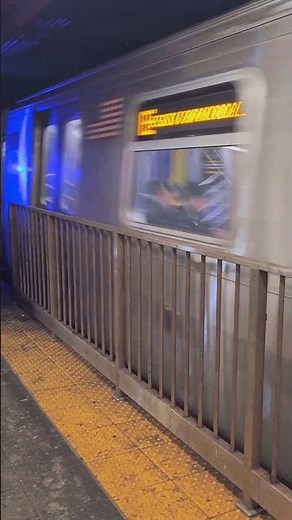 NYCS: #R160B on downtown E leaving Lexington-53rd #mta #nycsubway #youtubeshorts #manhattan #4k