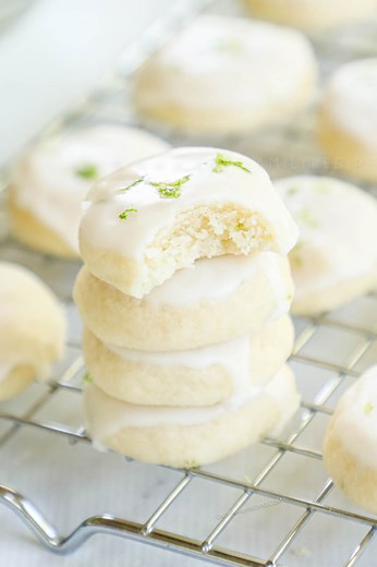Bright, zesty, and melt-in-your-mouth! 🍋 These Key Lime Cookies taste just like a key lime pie! 📩 Comment 𝐊𝐞𝐲 𝐋𝐢𝐦𝐞 and I will DM you the recipe *𝑴𝒂𝒌𝒆 𝒔𝒖𝒓𝒆 𝒕𝒐 𝒇𝒐𝒍𝒍𝒐𝒘 𝒎𝒚 𝒂𝒄𝒄𝒐𝒖𝒏𝒕 𝒔𝒐 𝒕𝒉𝒂𝒕 𝒎𝒚 𝑫𝑴 𝒅𝒐𝒆𝒔𝒏’𝒕 𝒆𝒏𝒅 𝒖𝒑 𝒊𝒏 𝒚𝒐𝒖𝒓 𝒋𝒖𝒏𝒌 𝒎𝒂𝒊𝒍* 🙃 How to get the recipe: 1️⃣ Google “easy family recipes Key Lime Cookies” for a printable version 2️⃣ ©2025 Easy Family Recipes - https://easyfamilyrecipes.com/key-lime-cookies/ . . . . #EasyFamilyRecipes