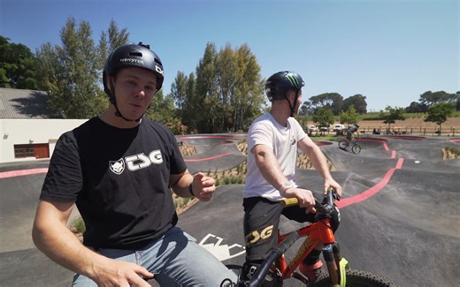 油管达人缺牙哥和土坡王者Max的 PUMP TRACK技巧比拼