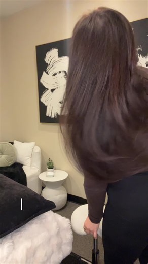 I get asked a lot why I left a big wax chain… and honestly, it came down to one thing — alignment. ✨ I wanted autonomy over my life. I was tired of rushing through my days on someone else’s schedule — barely having time to breathe, create, or connect the way I wanted to. Now I get to design my days around what fills me up — my clients, my energy, my flow. 💸 I wanted my work to actually reflect my worth. No more watching a huge chunk of my income go toward overhead or commissions. I set my own p