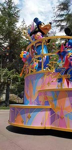 1.5K views · 44 reactions | Birthday Parade - Happy Birthday Disneyland #australianblogger #aussiedisney #disneyland70 #disneyland #DisneyAUNZ | DisneyFamilyMadness | Facebook