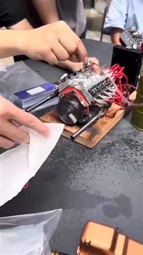 🚗 For true motor enthusiasts who won't settle for anything less! The CISON Small-block V8 model isn't just a model—it's a 1:6 scale masterpiece of mechanics. Watch the pistons pump, the cooling system work, and hear the iconic roar of the engine. Build the monster that will make every car enthusiast tremble with excitement. 🔥 Fully functional details – moving valves and real cooling ⚙️ Authentic V8 technology – build and learn iconic engine design 🎃 Perfect Halloween project – create somethin