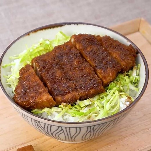 甘めの特製ダレが絶品！ご飯が進むソースカツ丼レシピ | デリッシュキッチン