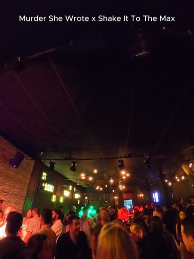 Mixing the new with the throwbacks — Dancehall Vibes. What's your favorite era? 🔥🇯🇲 . . #Dancehall #OldSchoolDancehall #90sDancehall #CaribbeanVibes #DancehallReggae