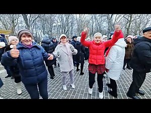 14.12.25г... "КОВЫЛЯЙ ПОТИХОНЕЧКУ"... звучит на Танцполе в Гомельском парке...