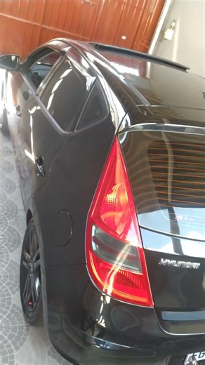 Hyundai i30 2.0 completaço fechando vidros, teto solar e rebatendo retrovisores tudo em um clik.