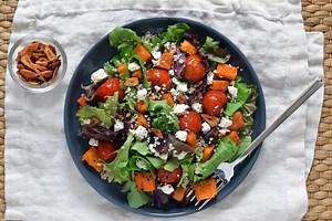 Mi ensalada de quinoa favorita en otoño es una receta de aprovechamiento fácil, saludable y llena de contrastes