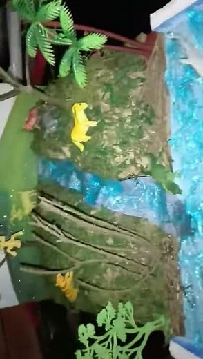 Maqueta del ecosistema terrestre y acuatico