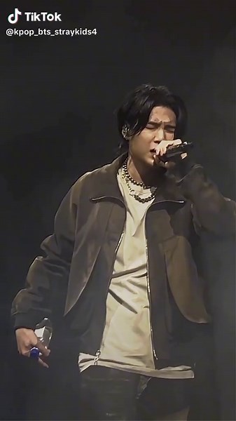Suga: El Rap God de BTS canta con Eminem
