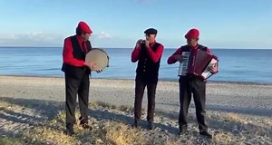 211K views · 9.5K reactions | Un caro Saluto dalla Sicilia a tutto il mondo | Lo Zufolo Folk Sicily | Facebook