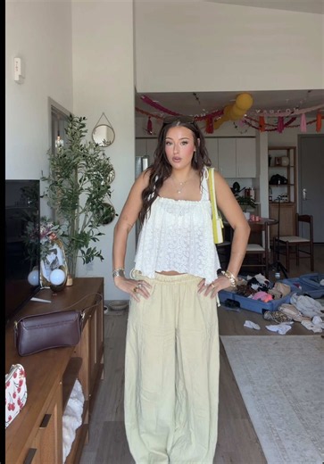I felt cute at brunch and that’s all that matters 🙂‍↕️ | White Jeans Outfit