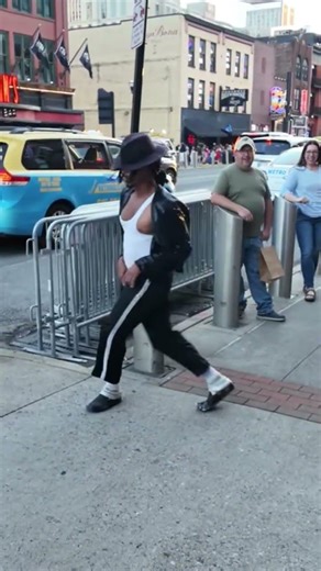 When a Stranger Started Dancing Like Michael Jackson #viral #dance #shorts