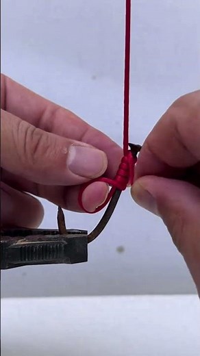 This method of tying fishhooks securely and firmly
