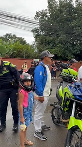 #ULTIMAHORA.. AQUI SE NOTA UN AGENTE DE POLICIA OFENDIENDO LA CIUDADANIA... Grave accidente en la carrera 13 con calle 25.. Una moto BWS colisionó con una motocicleta de la policía, según Reportes Un agente de policía & un ciudadano que conducía la moto ebd fueron trasladados al hospital departamental de Granada Meta | Ariari estereo