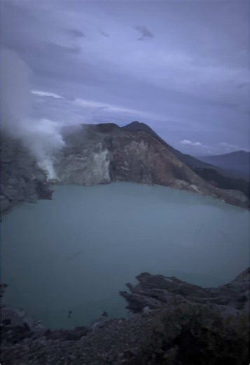 Summitint Mt.ijen, East Java at 4am! #view #mountijen #indonesia #java #eastjava #mountain #volcano #crazy #fyp