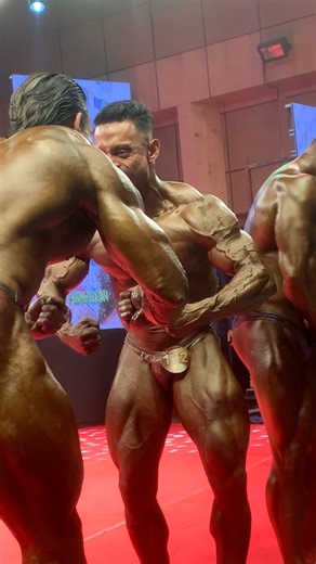 9.4K views · 64 reactions | Fight on the stage #bodybuilder #foryouシ #trendingreel #body #gym | Body2Building | Facebook