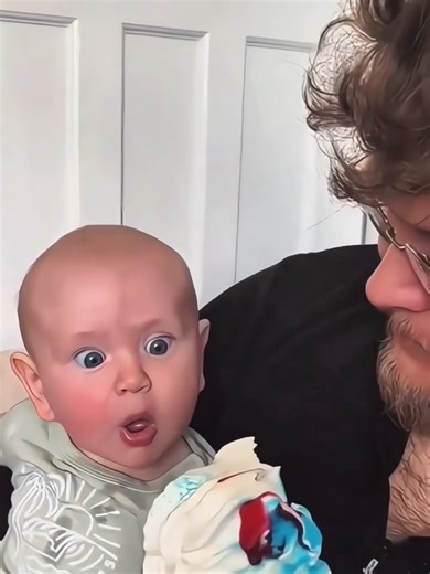 That face says everything… food review by baby 😆🍽️#BabyFoodReview #FunnyBaby #CuteBaby #BabyReaction #FoodReaction