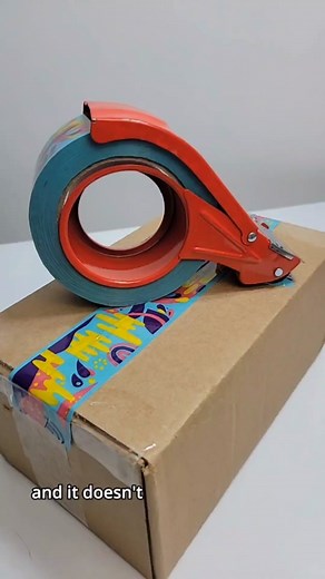 How to use a Palm-held tape dispenser for easy and controlled sealing. #packagingtape #tipsandtricks #tapedispenser #handheld #decorativetape