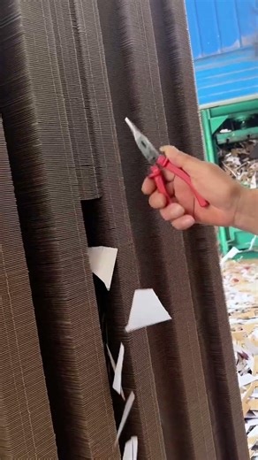 MIND-BLOWING RHYTHM! Watch a Pro Clean Thousands of Boxes 🧠