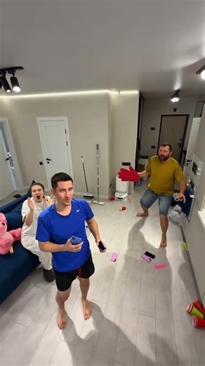 Family velcro test: can it stop a falling object? 👪🔬🪝