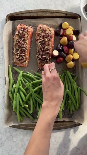 Pecan Crusted Salmon | Easy Sheet Pan Dinner 🍽️