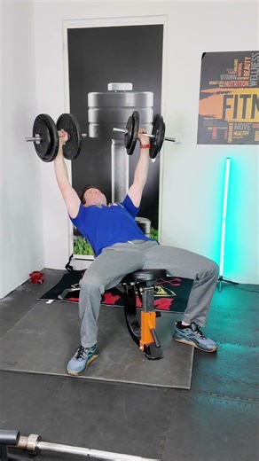 Développé incliné haltères