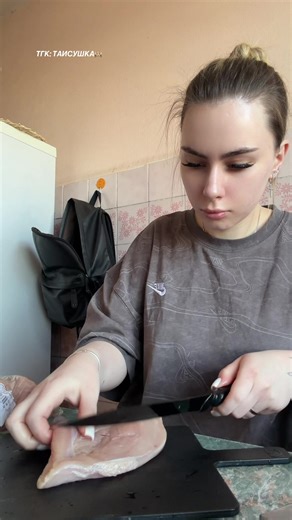 Сейчас пользуюсь кремом от Icon Skin. Он очень хорошо увлажняет, успокаивает кожу и при этом не оставляет жирного блеска. Для моей комбинированной кожи это прям находка😌 🛍️WB: 33714977