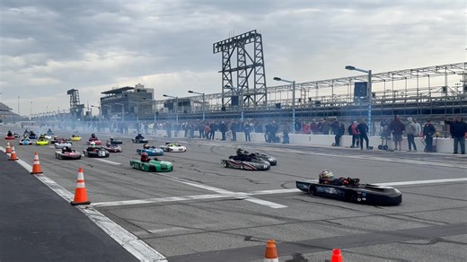 Day 2 of the 50 kart challenge . Top 20 from Day 1 were inverted for the start. #daytonakartweek #50kartchallenge | World Karting Association