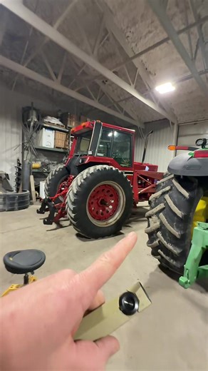 Troubleshooting Hydraulic Issues on International Harvester 1586