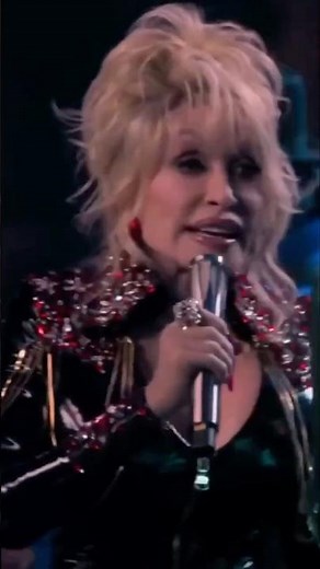 Dolly Parton and friends with "Jolene" from her Rock and Roll Hall of Fame Induction Ceremony