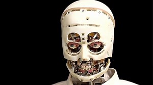 Robot mimics human eye contact and other tech news