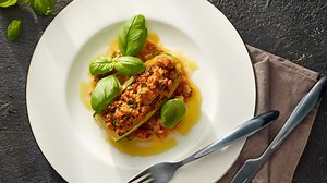 Cuketa plněná mletým masem s rajčatovým ragú | Kuchyně Lidlu