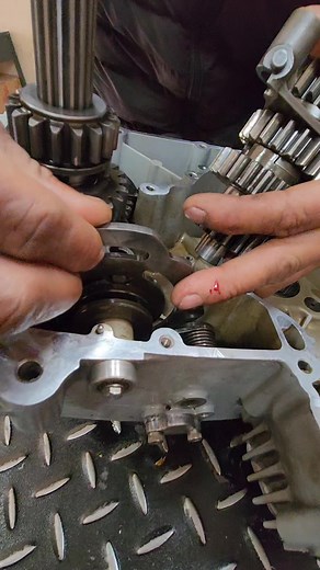 190K views · 2K reactions | Royal Enfield bullet gearbox #royalenfield #monusagar #video#bullet #bullet350 #bullet #solutions Monu Sagar Tips & Tricks | Monu Sagar Tips & Tricks | Facebook