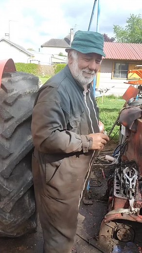 Ah il ressemble plus à un tracteur 👌#passionnetracteur #commente #abonnetoi #mecanique #retraite #heureuse #nuffield #460 #tracteur #remontada #bientotfini