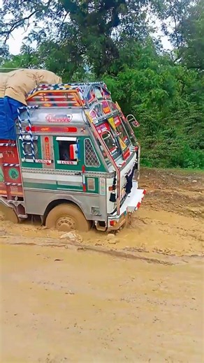 Tata Truck vs Road 😱