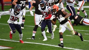 Nick Chubb's vision is on full display on cutback TD run