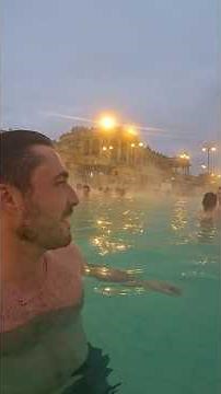 Un poquito de lo que se vive en los balnearios de Széchenyi en Budapest