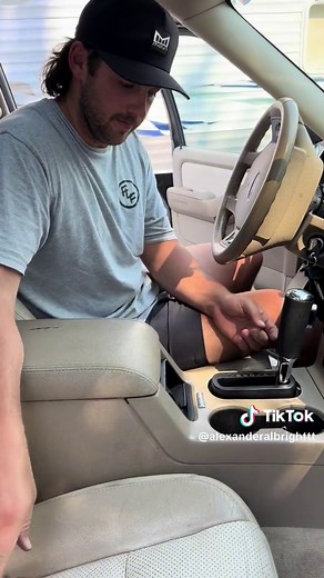 Ford Exploder! Easy fix for key stuck in the ignition. This is a fairly common issue. #ford #explorer #quickfix