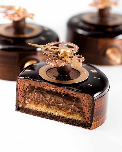 4.6M views · 80K reactions | The Coffee Clock is one of my classic pastry design created in 2016. it is composed with a double chocolate chip cookie, a moist Hazelnut/Coffee Financier sponge, a soft coffee cremeux, a delicious soft coffee caramel and a light chocolate mousse. All the decorations are crafted with a 70% Dark Chocolate. | Amaury Guichon | Facebook