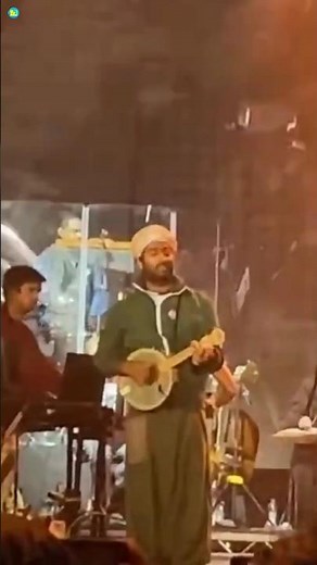 Ve Maahi Mainu Chadyo Na 💖🥰 Arijit Singh Live Singing in Concert | Lyrics M1 #vemaahi #arijitsingh