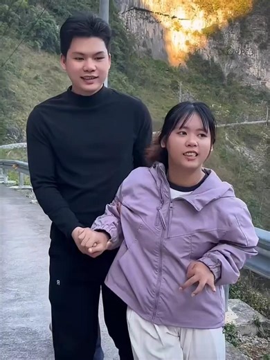 🇨🇳 夫不嫌妻，爱情最美好的模样 🇬🇧 A Husband Never Disdains His Wife, the Most Beautiful Form of Love