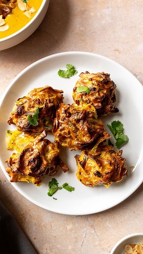 AIR FRYER ONION BHAJIS 🧅 Follow @vegan_punks for more vegan treats. These onion bhajis are honestly so delicious, even without being deep fried! They’re way less greasy and they only take 15 minutes to cook. Drop an 🧅 in the comments for the recipe. #airfryerrecipe #onionbhaji #onionbhajis #onionbhajirecipe #airfryerrecipes #onionrecipes | Vegan Punks