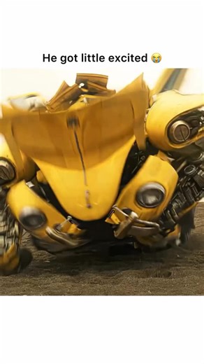 Explorer on Instagram: "🎬 Film: Bumblebee (2018) 🎭 Genre: Action · Adventure · Sci‑Fi ⏱️ Runtime: ~114 minutes ⭐ IMDb Rating: 6.7/10 🎬 Director: Travis Knight 📅 Release: December 21, 2018 (USA) 📖 Overview Set in 1987, Bumblebee finds refuge in a small California beach town. Charlie, a teenager struggling to find her place, discovers the battle‑scarred Autobot. Together, they form a bond while evading government agents and Decepticons hunting him down. 💡 Why It’s Loved • Heartfelt story wit