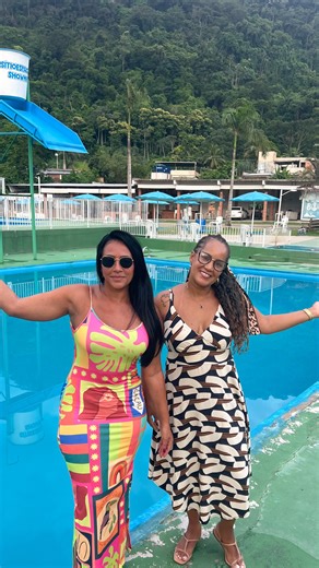 Dá o papo, Professor! on Instagram: "Mais algum professor com amnésia pedagógica? Bora, vem aproveitar o desconto de 50% (meia entrada) para professores! O @espacoshowmr quer ver vocês aqui relaxando! Siga a nossa página, traga um documento comprovando que você é professor e pronto! 🏊🏊🏽‍♀️🏊🏽‍♂️💦🌊🍻🍷 🚿Piscina infantil e adulto 🛝Tobogã 🎡Espaço KIDS 🍸Drinks 🥩Churrasqueiras E muito mais! ⛱️"