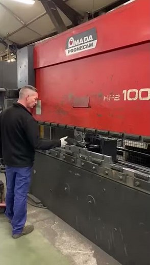 Presse plieuse AMADA HFBO 8 axes