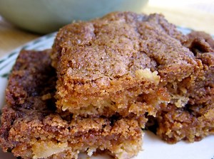 Easy Old-Fashioned Apple Brownies (Apple Nut Bars)