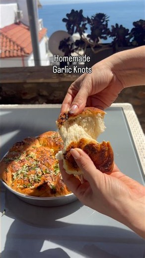 Soft & Buttery Garlic Knots From Scratch